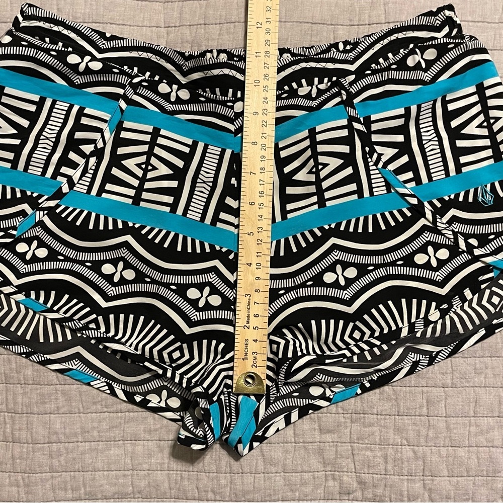 VOLCOM Women's Swim Cover Pull-on Shorts Black White & Turquoise Print Medium - Picture 7 of 9